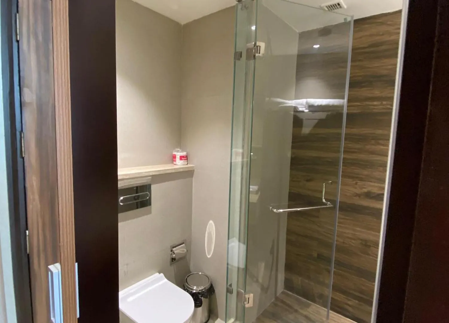 Elegant Apartment In 구르가온